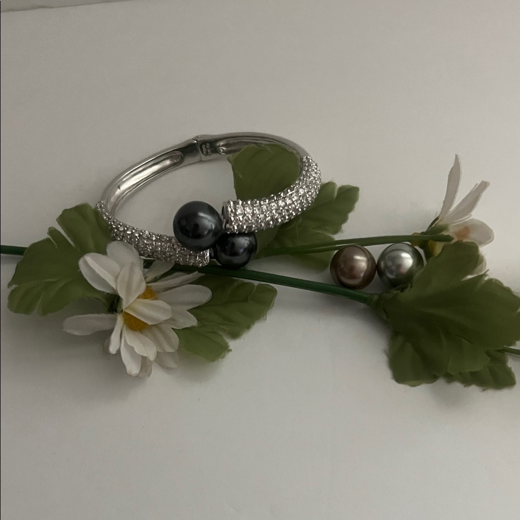Suzanne Somers Silver Bracelet With Black And Gray Pearls